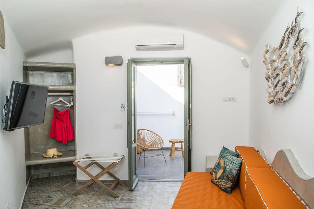 Astrea Suites Feggaropetra Cave House Fíra Kültér fotó
