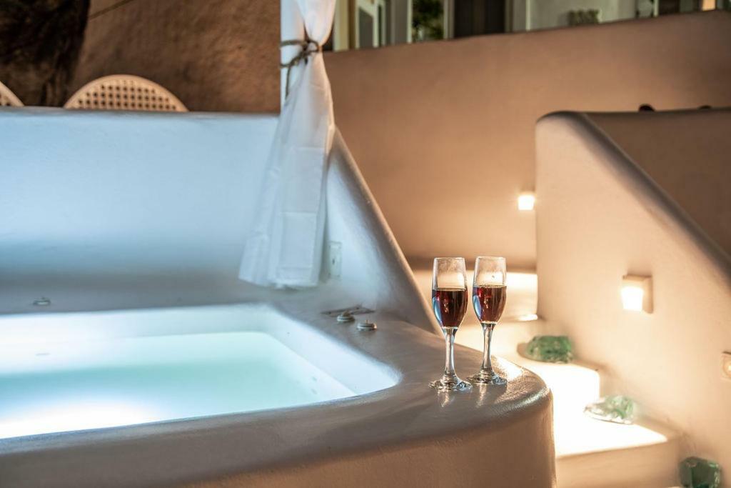 Astrea Suites Feggaropetra Cave House Fíra Kültér fotó